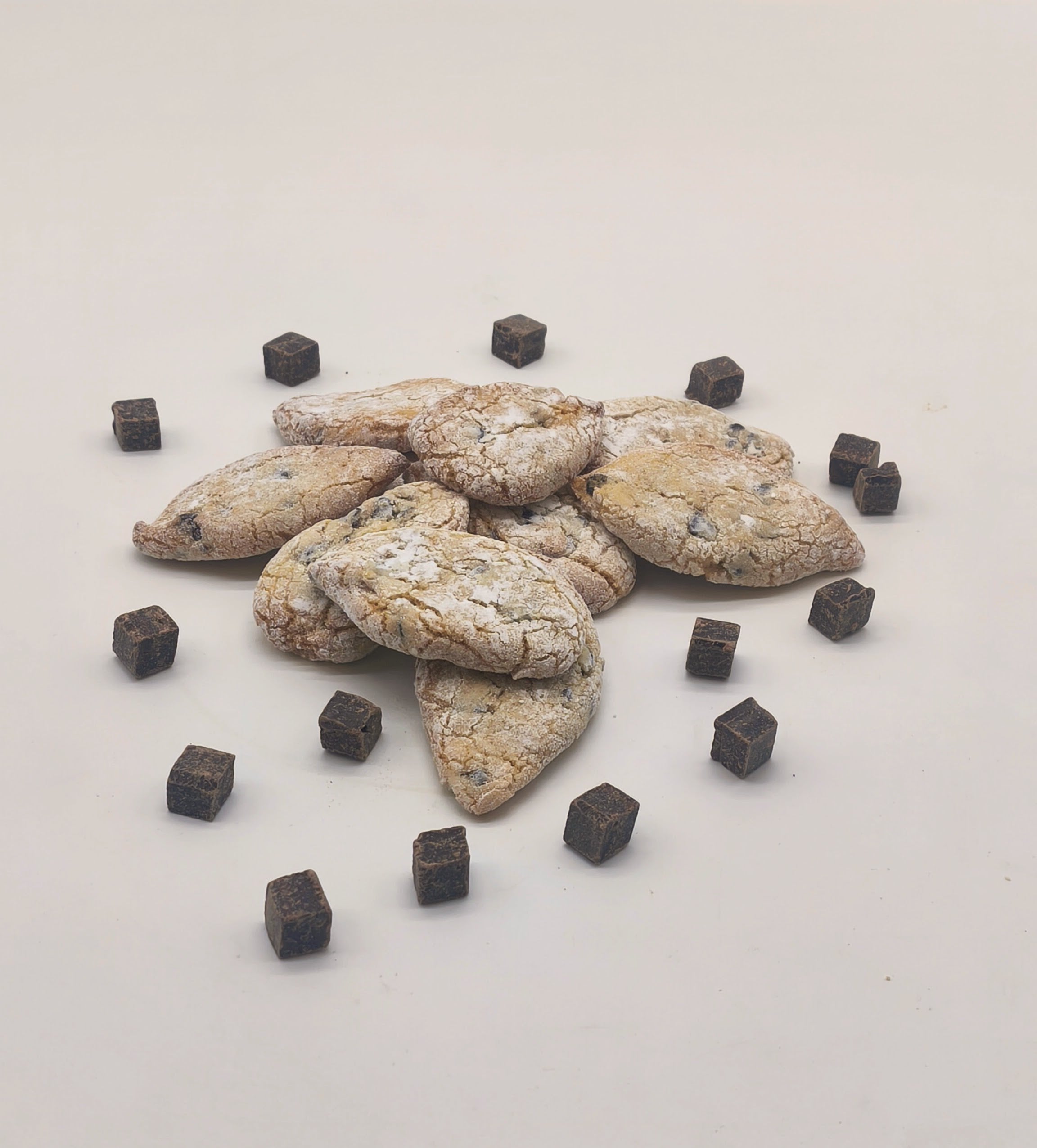Ricciarelli con Gocce di Cioccolato Fondente
